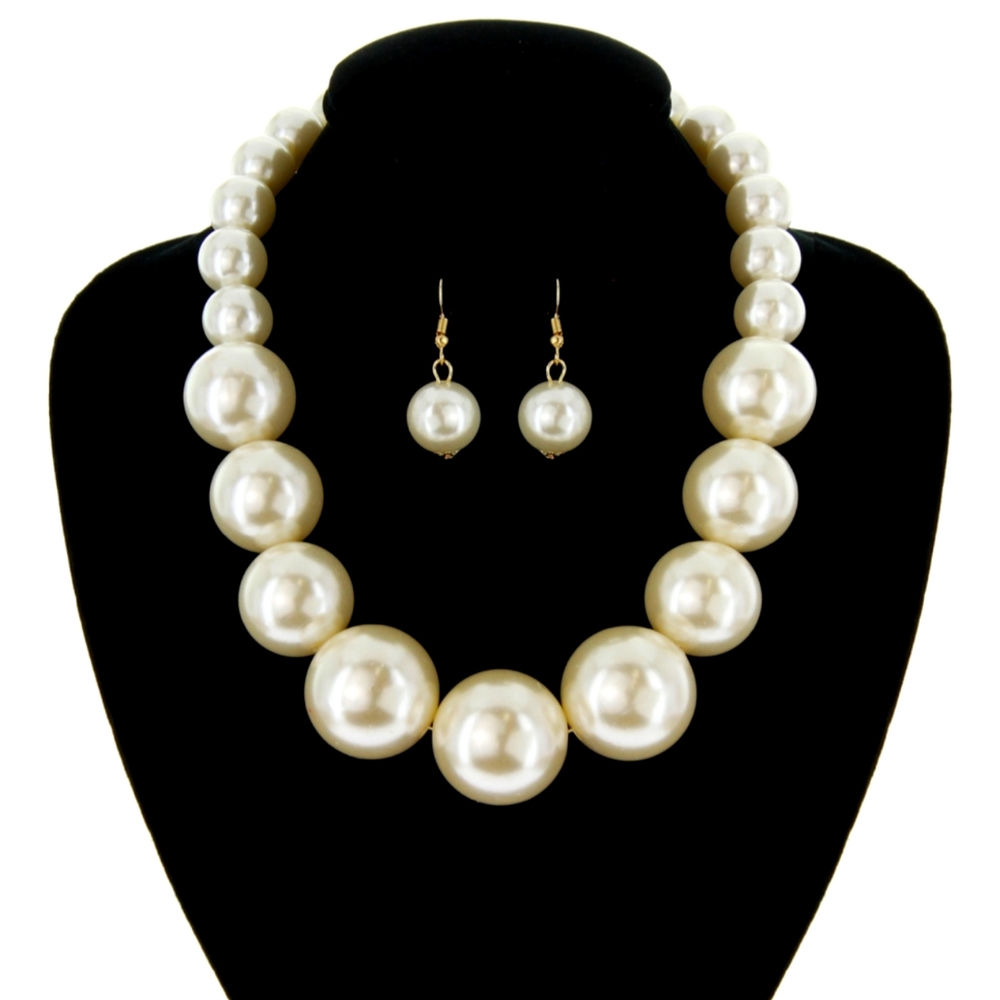 Beautiful Chunky Pearl Necklace Set with Peircef Drop Earrings Cream NWT